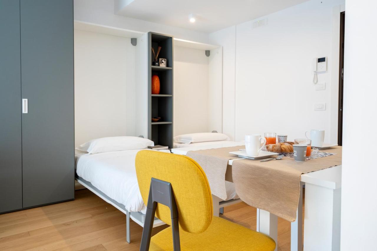 Twelve12 - Universita & Stazione Aparment Bari Exterior foto